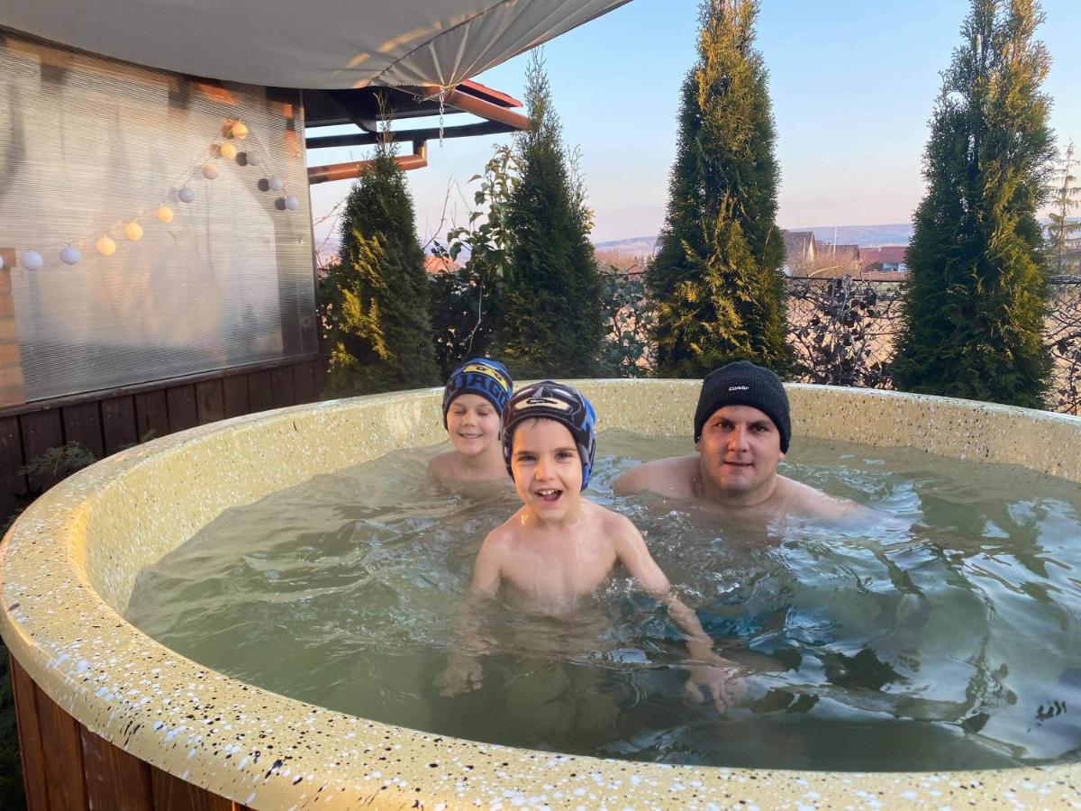 Margareta Vendeghaz Hotell Lupeni  Exteriör bild