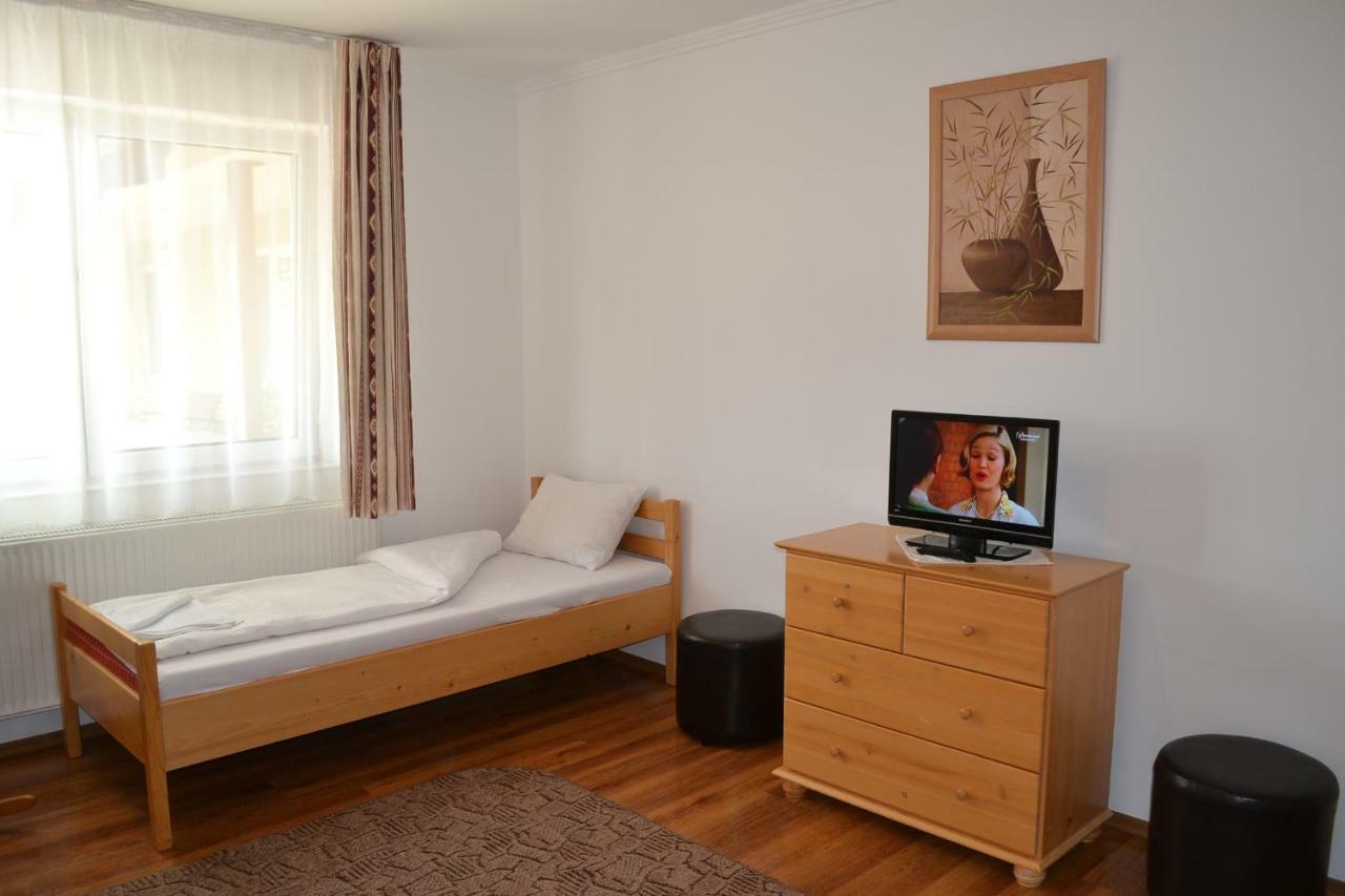 Margareta Vendeghaz Hotell Lupeni  Exteriör bild